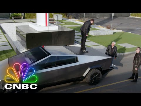 ELON MUSK, JAY LENO AND THE 2021 CYBERTRUCK (FULL SEGMENT) | Jay Leno’s Garage